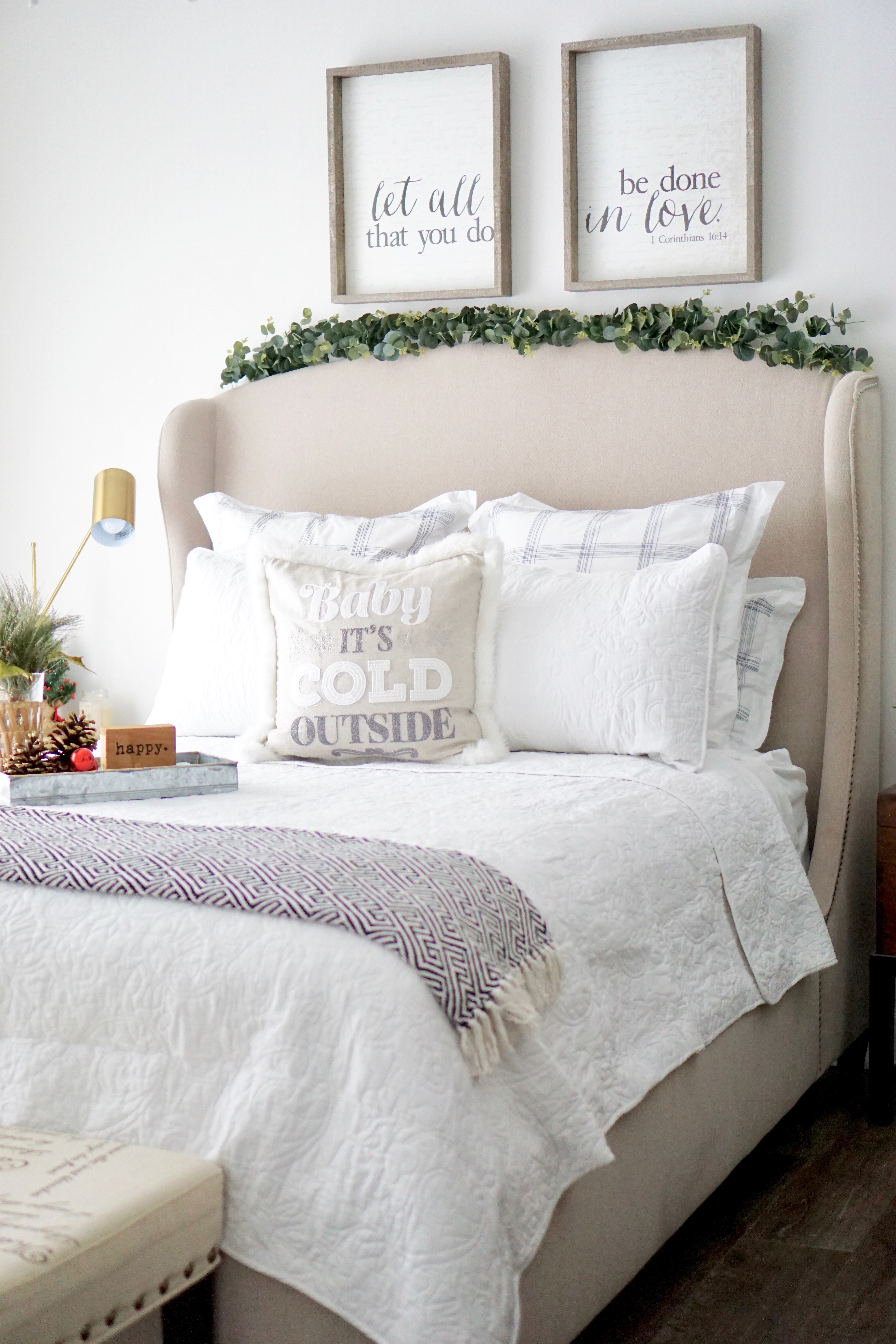12. Rustic Elegance Meets Cozy Comfort
